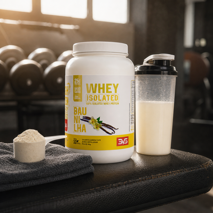 Whey Isolado 900g sabor Baunilha com scoop e shaker na academia
