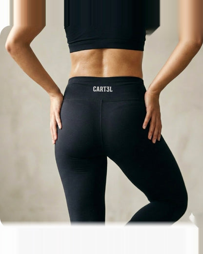 Legging Cart3l 3VS preta · close do cós alto traseiro com logo