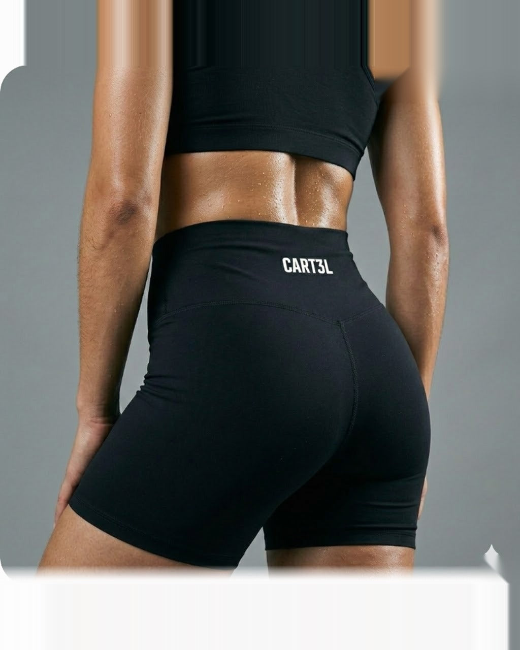 Shorts Cart3l 3VS preto · close do cós alto com logo traseiro
